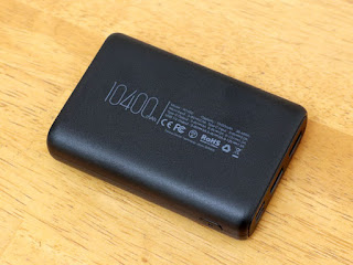 裏の文字はじじいには読めません。
左から
10400mAh
Model W1052 Capacity:10400mAh 38.48Wh
Micro Input:5~9-2.0A Type-C Input:5~9V-2.0A
Type-C Output:5~6V-3A 6~9V-2A 9~12V-1.5A
USB 1/2 Output:5~6V-3A 6~9V-2A 9~12V-1.5A
CE FC PSE RoHS
Charmast 10400mAh モバイルバッテリー 大容量 薄型 軽量 小型 コンパクト Type-C 18W PD対応 QC3.0 急速充電 3出力ポート 【PSE認証済み】 iPhone Android対応