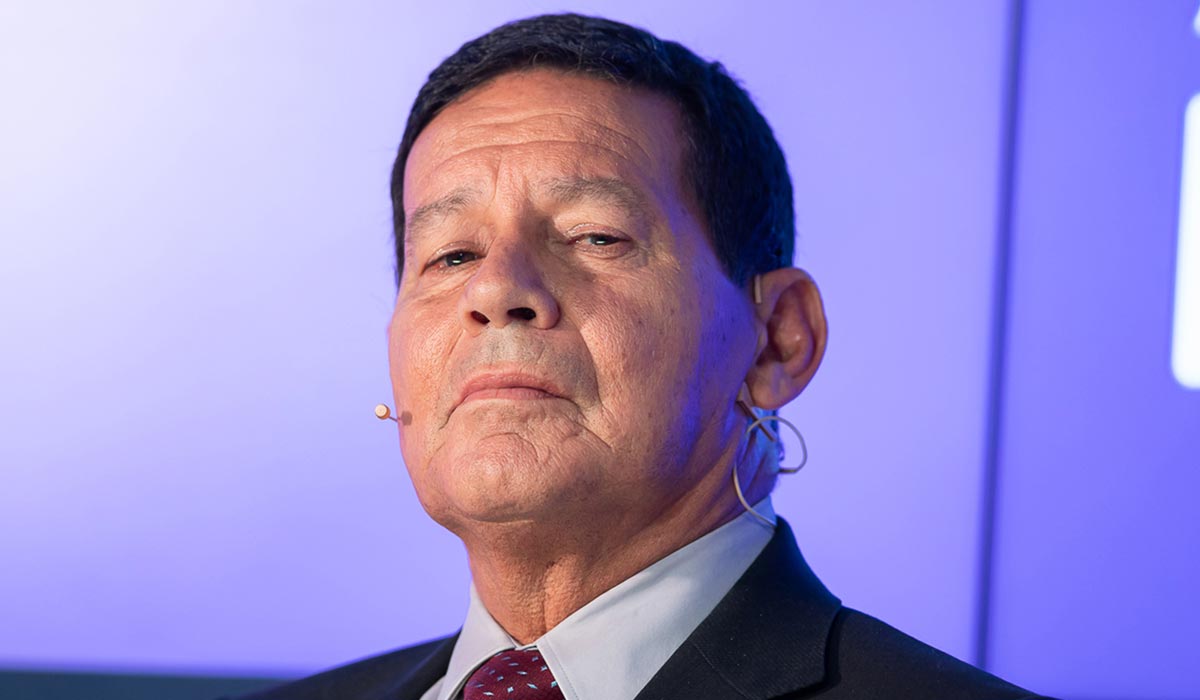 Caso Flávio Bolsonaro ‘não tem nada a ver’ com governo, diz Mourão