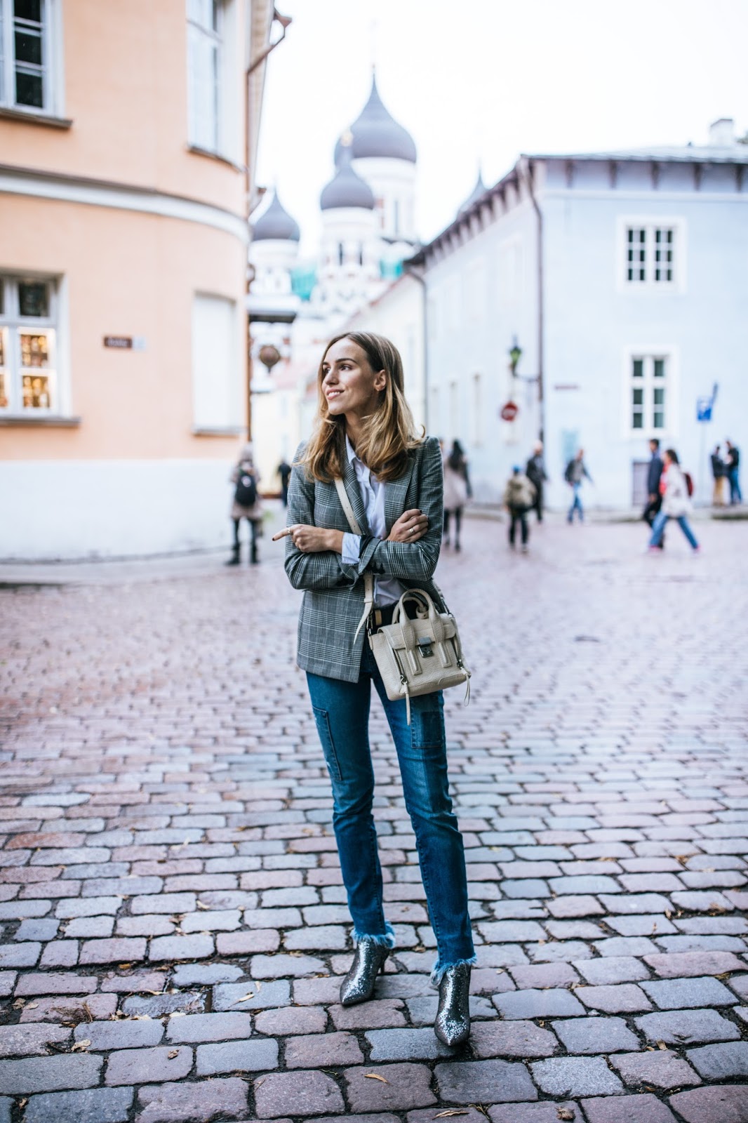 HOW TO STYLE THIS FALL'S MAJOR SHOE TREND THE GLITTER BOOTS Kristjaana