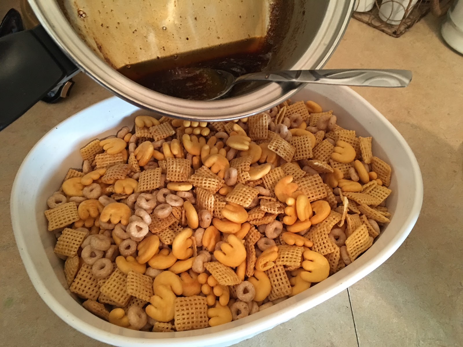 Funky Frugal Mommy: Quick and Easy Snack Mix Recipe