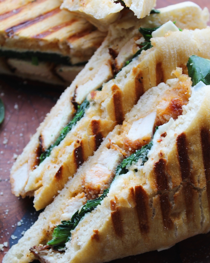 Panini de pechuga de pollo y espinaca Delirios de Cocina