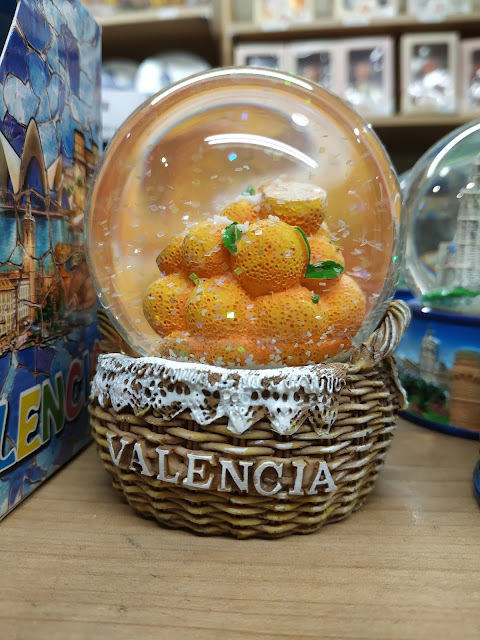 La première boule à neige avec les oranges de Valence