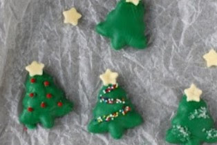 Easy Peanut Butter Christmas Tree Pretze Recipes #christmas #snack