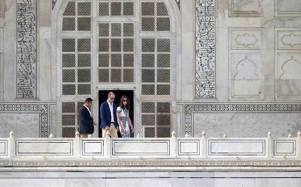 Kate Middleton and Prince William visit Taj Mahal