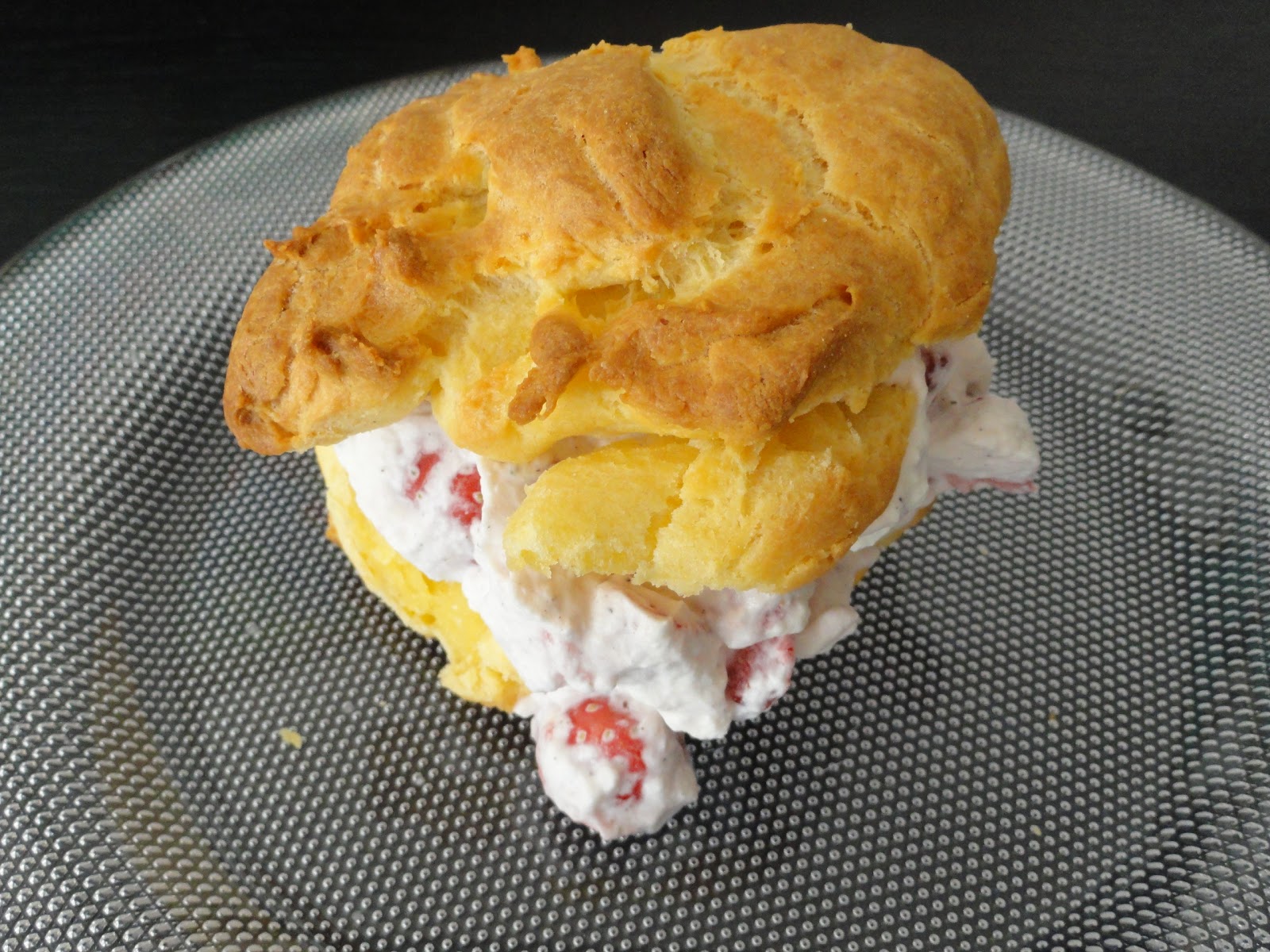 KüchenKlassiker: Windbeutel mit Erdbeersahne