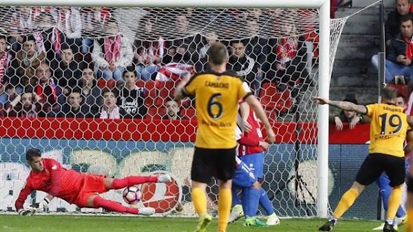 Victoria agónica del Málaga ante el Sporting (0-1)