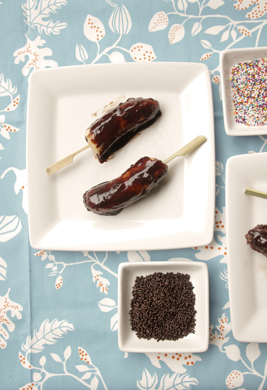 swoon studio Frozen bananas with nutella.