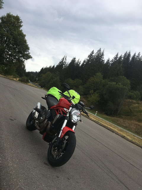 viaggiare da soli in moto