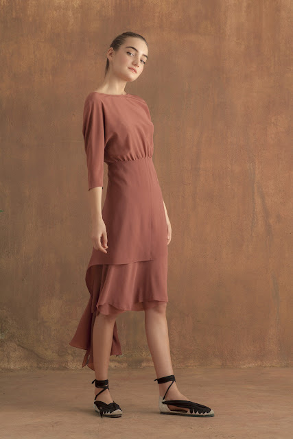 Vestido para invitada de la colección primavera-verano 2016 de Cortana Vestido para invitada de la colección primavera-verano 2016 de Cortana
