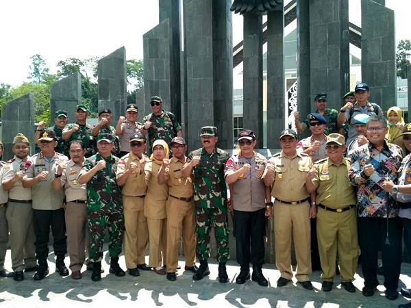 Panglima TNI dan Kapolri Kunjungi Perbatasan di Kalimantan Barat