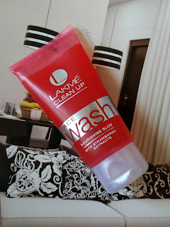 Lakme Clean Up Facewash Nourishing Glow with strawberry extracts Review