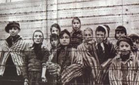 Crianças em Campo de Concentração Nazista