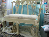 Marie Antoinette Settee