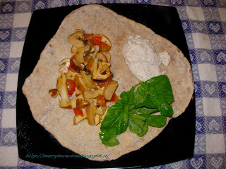 piadina con vegmaggio funghi porcini e rucola