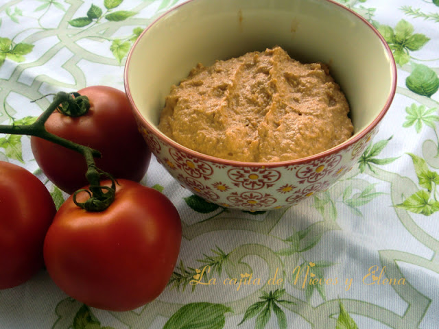 Dip de tomate con nueces y jengibre