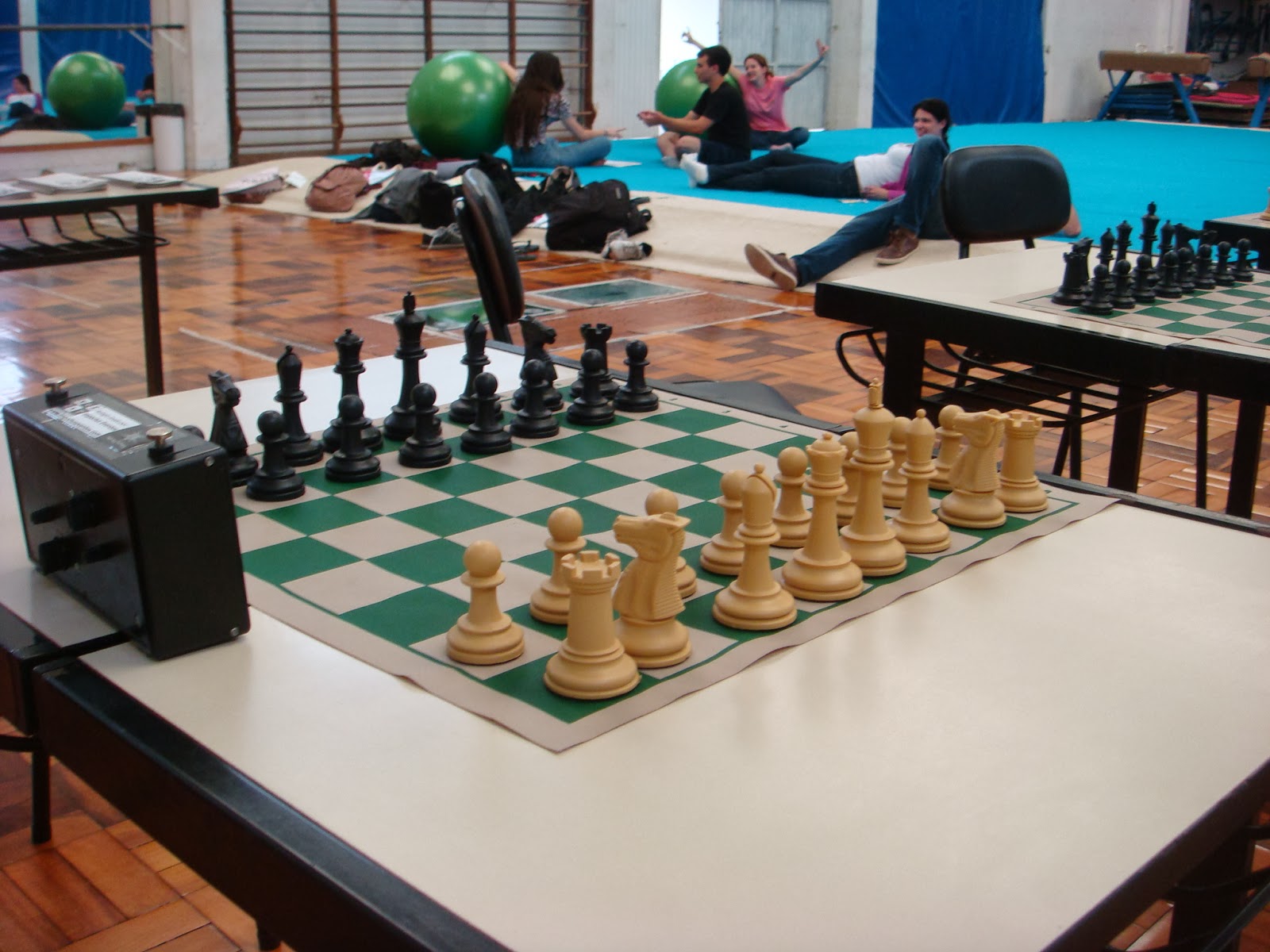 Notícia - Projeto da Udesc Joinville realiza torneio e exibe tabuleiro de  xadrez gigante neste sábado