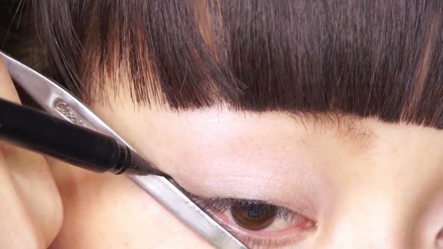 DELINEADO DE OJOS PROLIJO