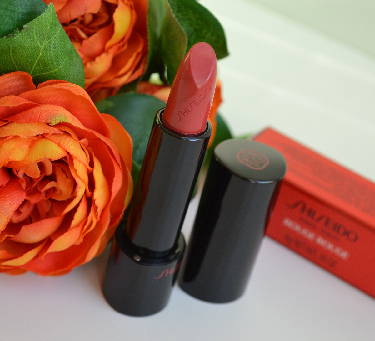 Urban Fashionista: Помада c сюрпризом: Shiseido Rouge Rouge Lipstick в ...