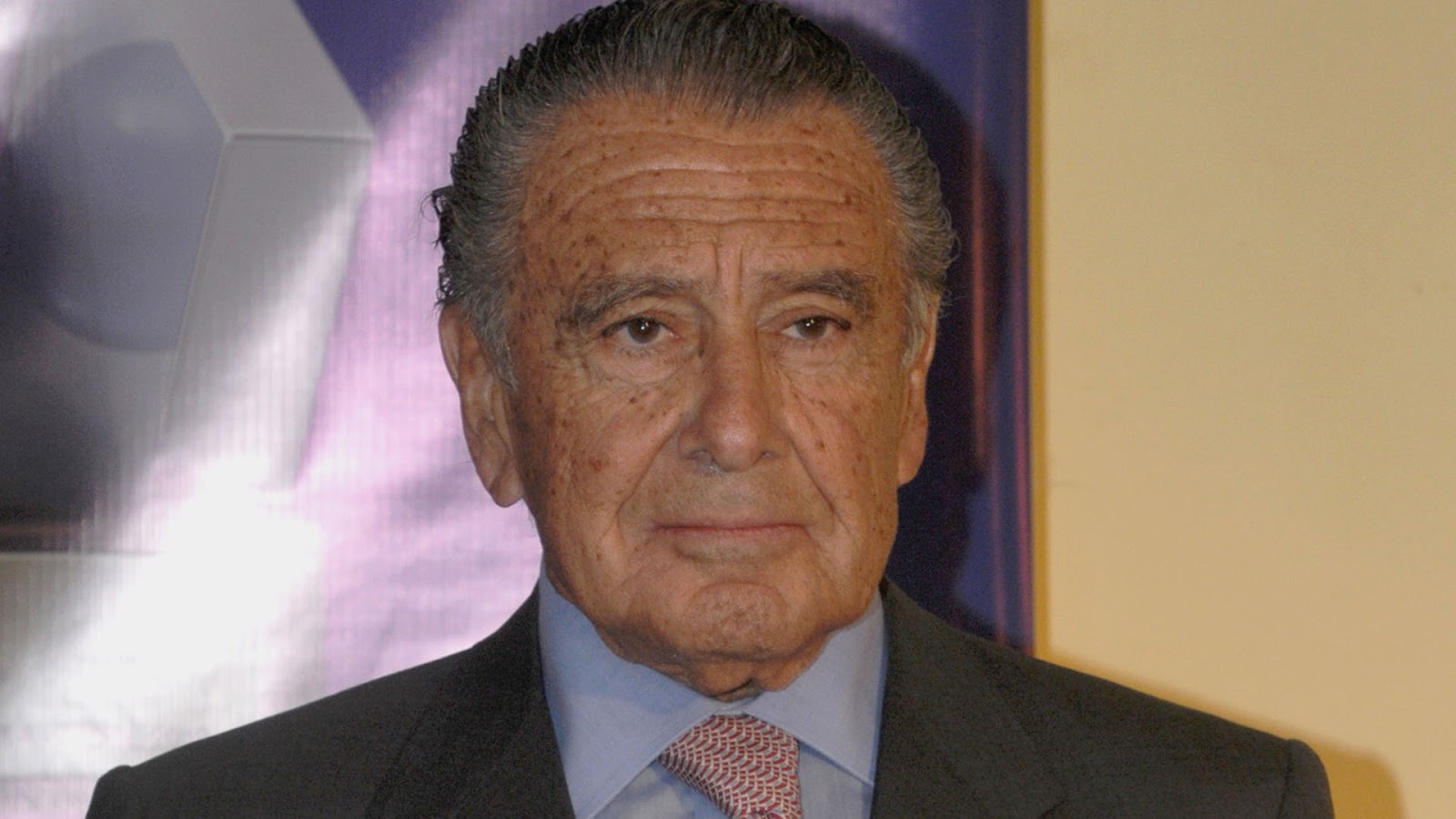 Prensa Armenia: Eduardo Eurnekian fue denominado Héroe Nacional de Armenia