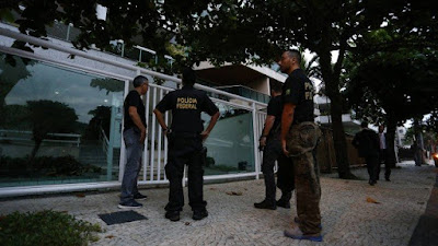 PF cumpre mandados contra delegado e ex-secretário de Sérgio Cabral PF cumpre mandados contra delegado e ex-secretário de Sérgio Cabral