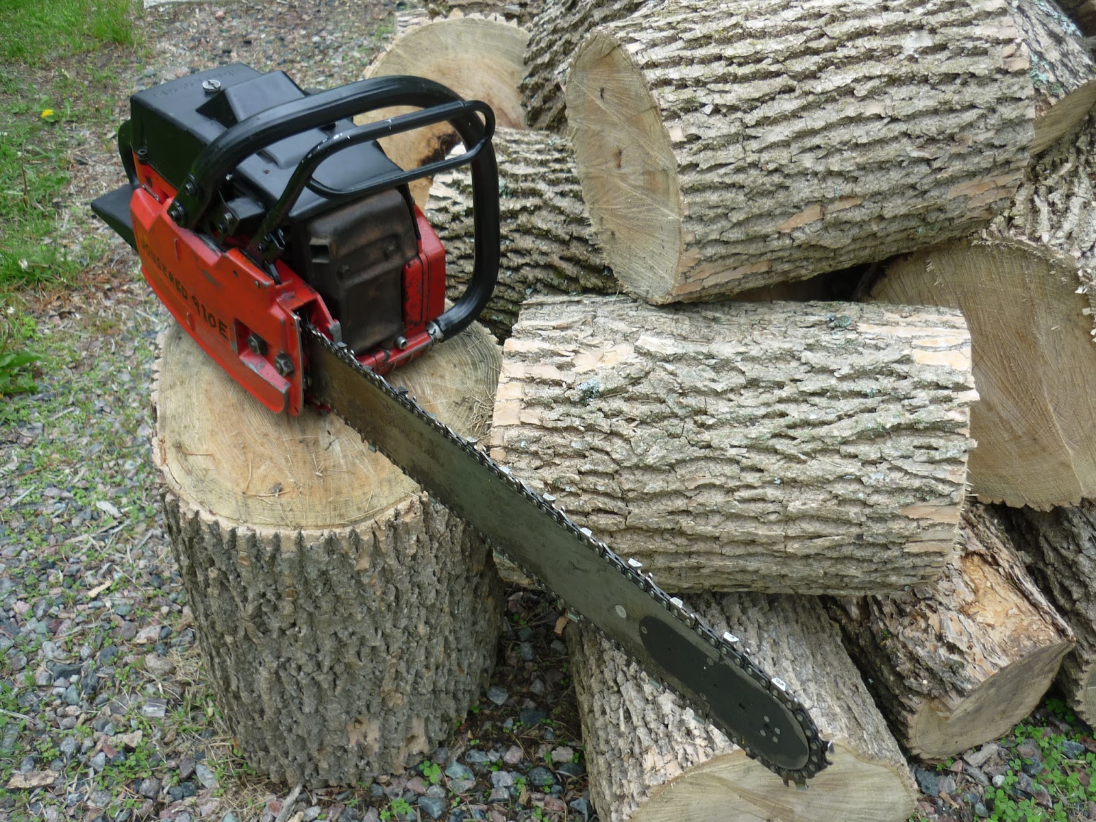 VINTAGE CHAINSAW COLLECTION JONSERED 910 E.