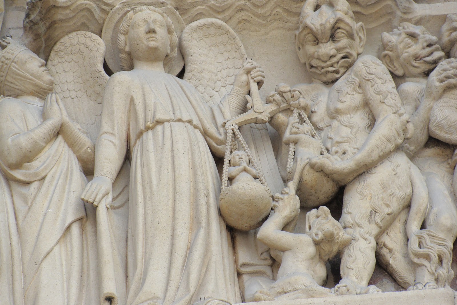 psicostasis en Notre-Dame, París