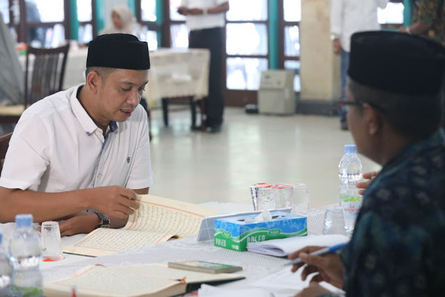 Ahmad Dani mantan Koordinator Relawan Irwandi Nova Provinsi Aceh, mengikuti test pengajian Al Qur’an di Asrama Haji Banda Aceh yang di selenggarakan oleh KIP Aceh, sebagai syarat Bakal Calon Legislatif (Bacaleg) DPRA, Kamis, 19-07-2018.