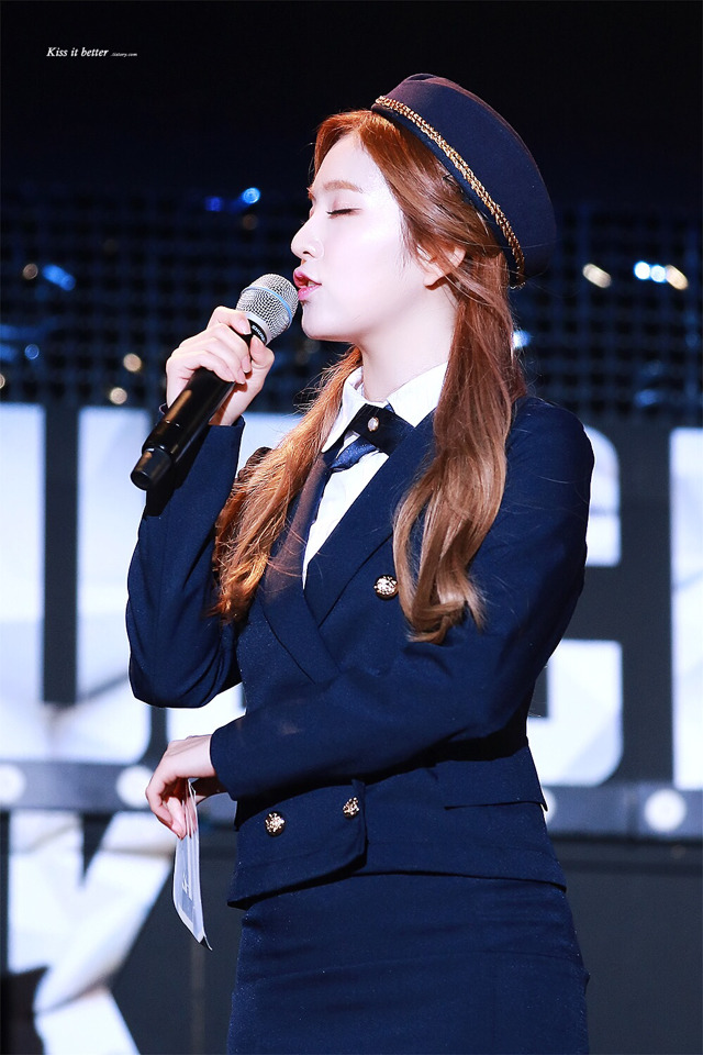 비쥬얼 리즈 찍은 제복입은 레드벨벳 아이린.jpgif | 인스티즈