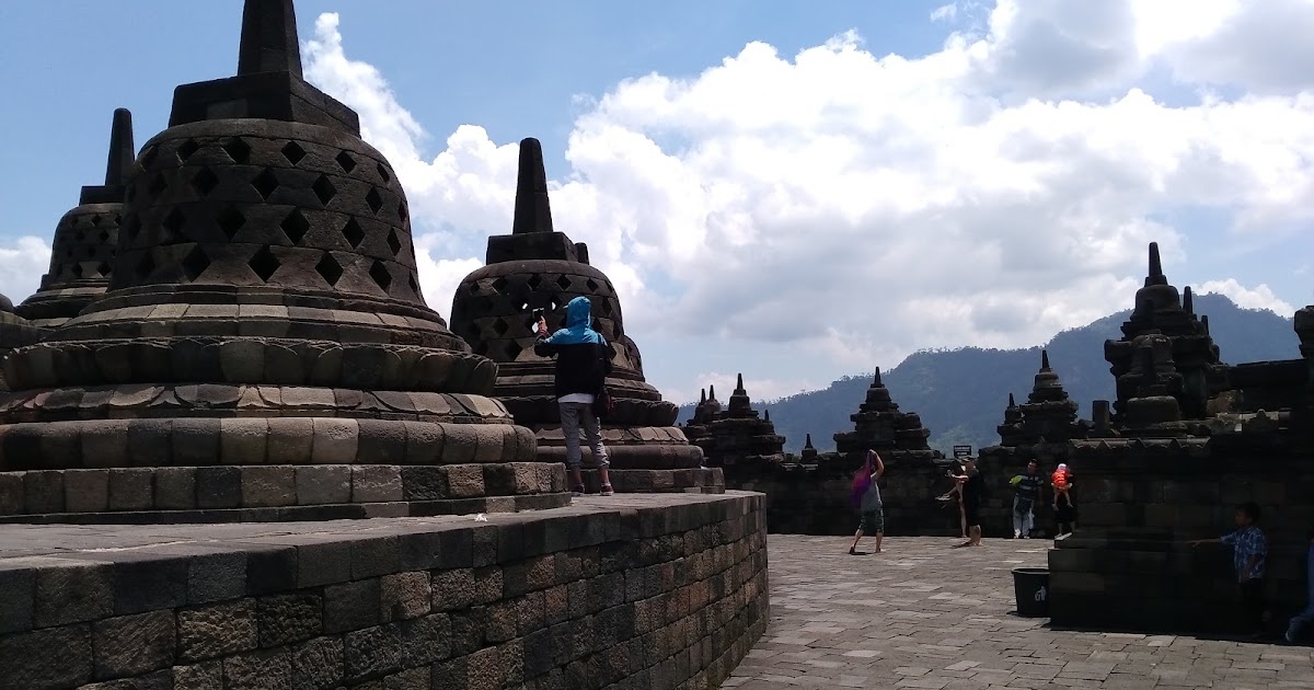 WISATA MUSLIM KE CANDI BOROBUDUR DAN CANDI PRAMBANAN