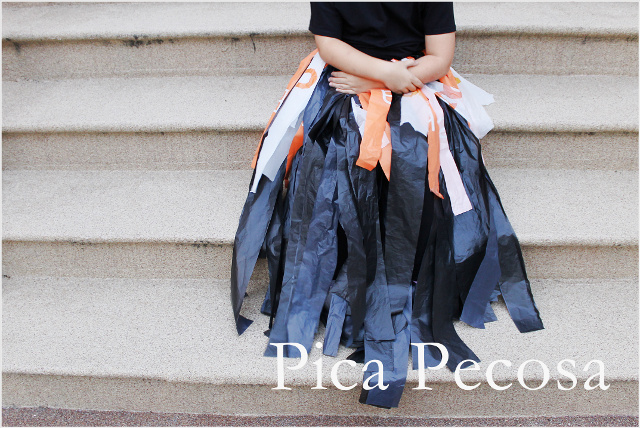 Haz un vestido de bruja DIY para Halloween con bolsas de basura y 2 de recicladas | Manualidades