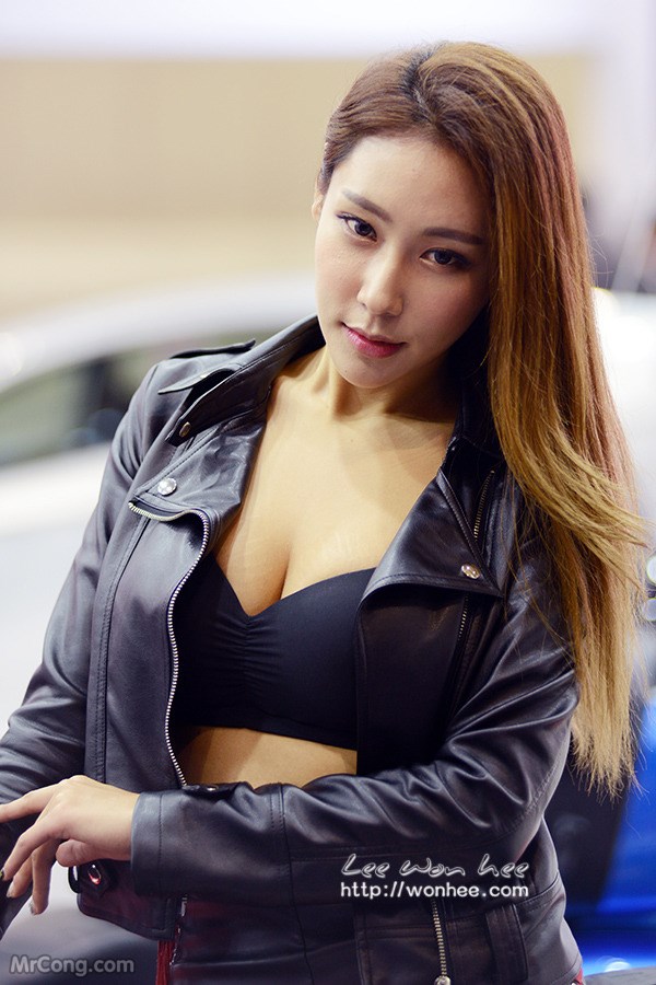 Kim Tae Hee&#39;s beauty at the Seoul Motor Show 2017 (230 photos) photo 4-9