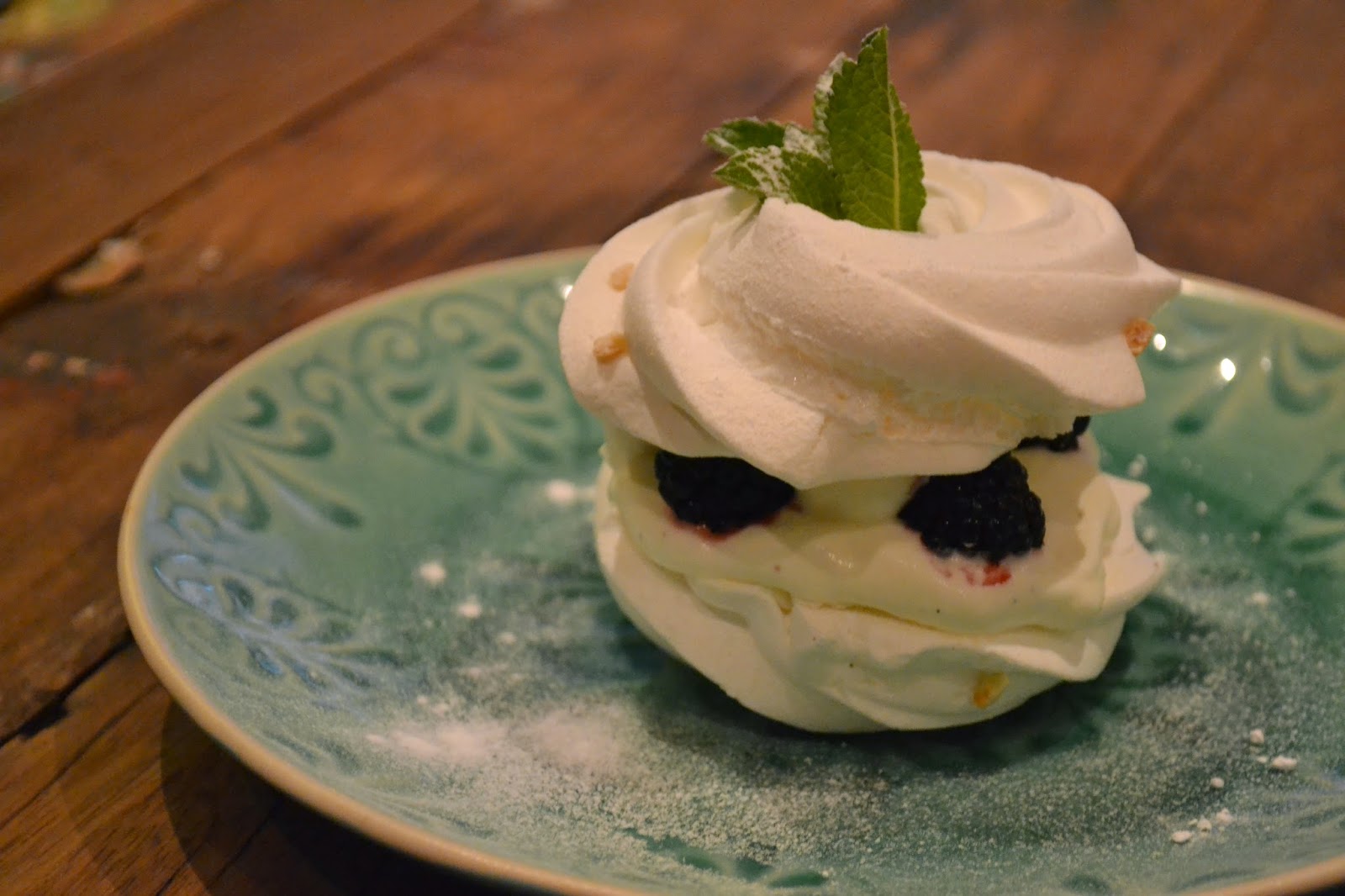 Mijn kookavonturen Meringue met vanillegemberroom en bramen