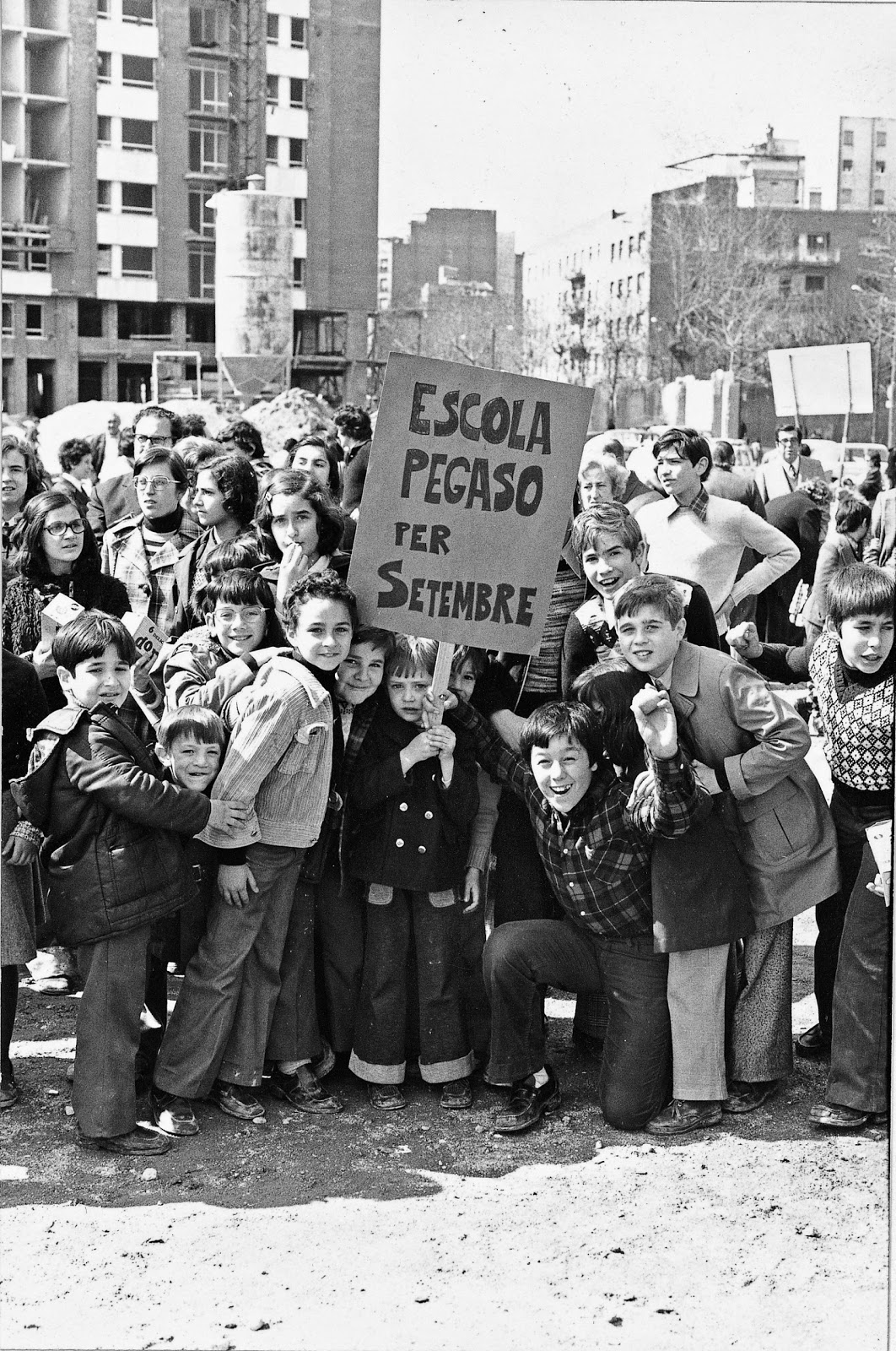 Servicios Sociales en la Transición Española (1975 - 1982): LOS