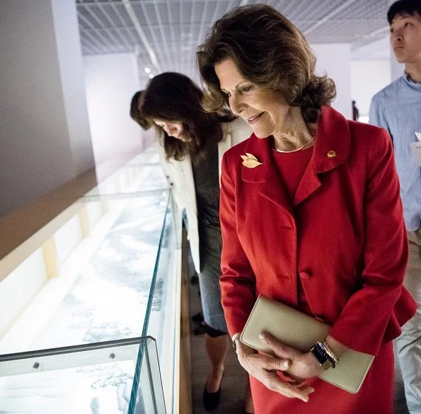 King Carl Gustaf and Queen Silvia attended an event at the Embassy of Sweden and visited the National Museum of Modern Art in Tokyo