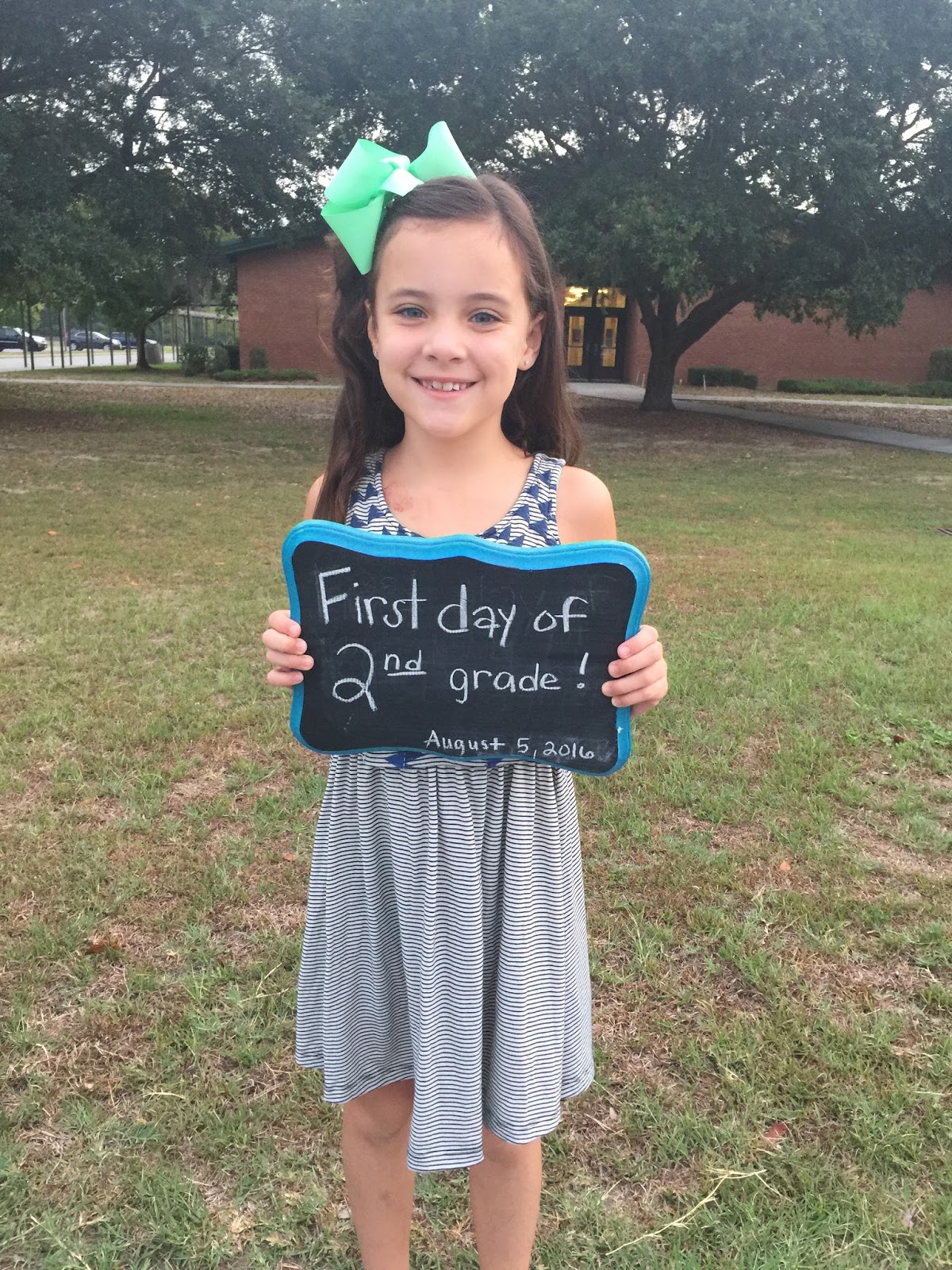 The Robyn's Nest: LL's First Day of 2nd Grade!