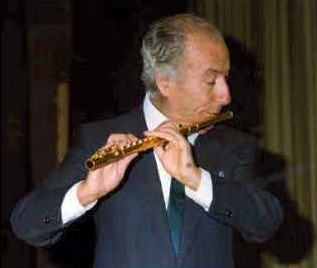 Severino Gazzelloni's golden flute was made for him by a craftsman in Germany
