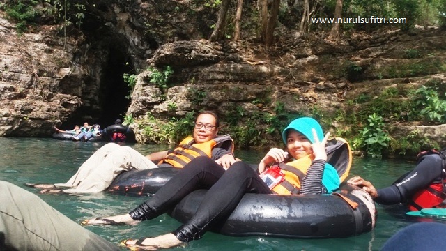 petualangan seru yogyakarta river tubing rafting sungai oyo wisata goa pindul nurul sufitri social media mom blogger traveling culinary review