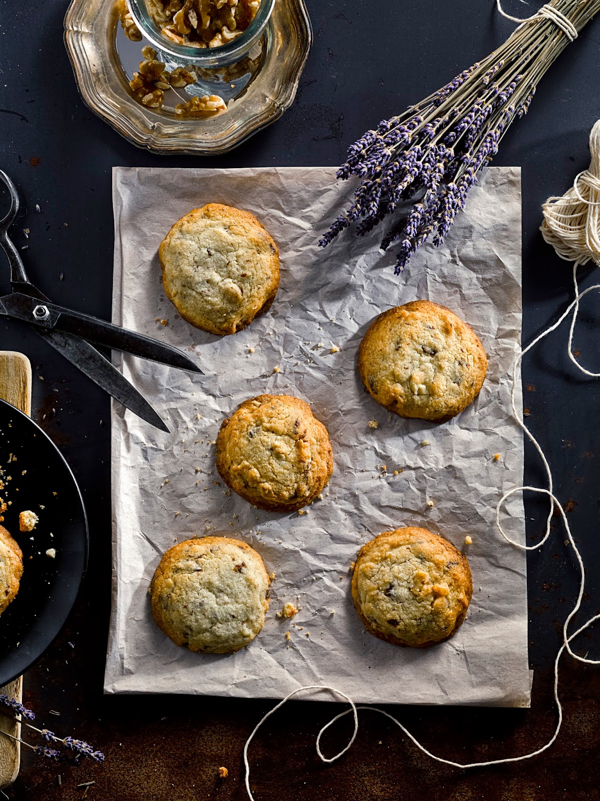 HimbeerRot: CHOCOLATE CHIP COOKIES MIT WALNÜSSEN UND LAVENDELHONIG