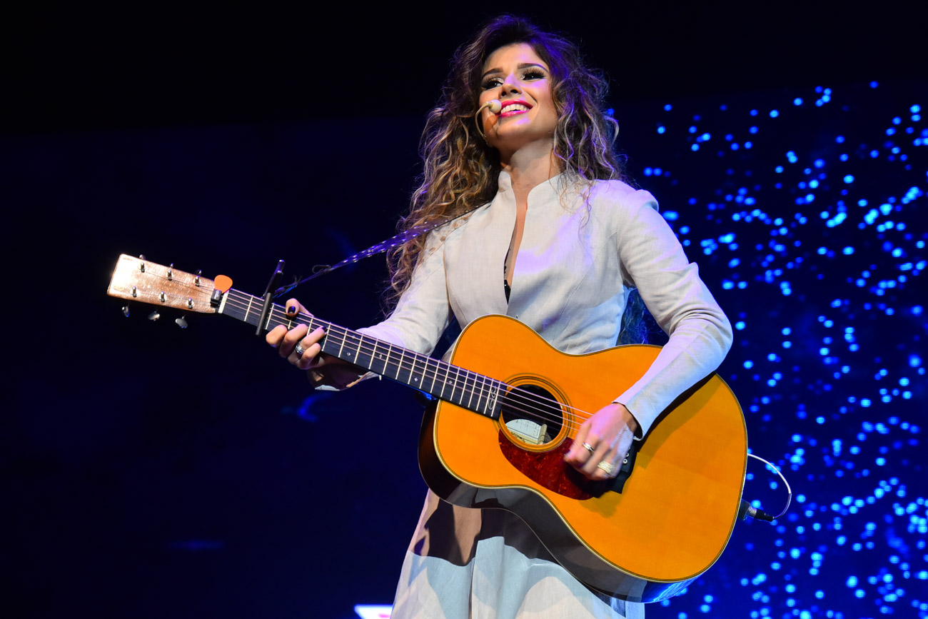 Billy may, paula fernandes. Paula fernandes 1993 — paula fernandes. паола фернандеш. паула фернандес певица. Paula fernandes фотомодель.