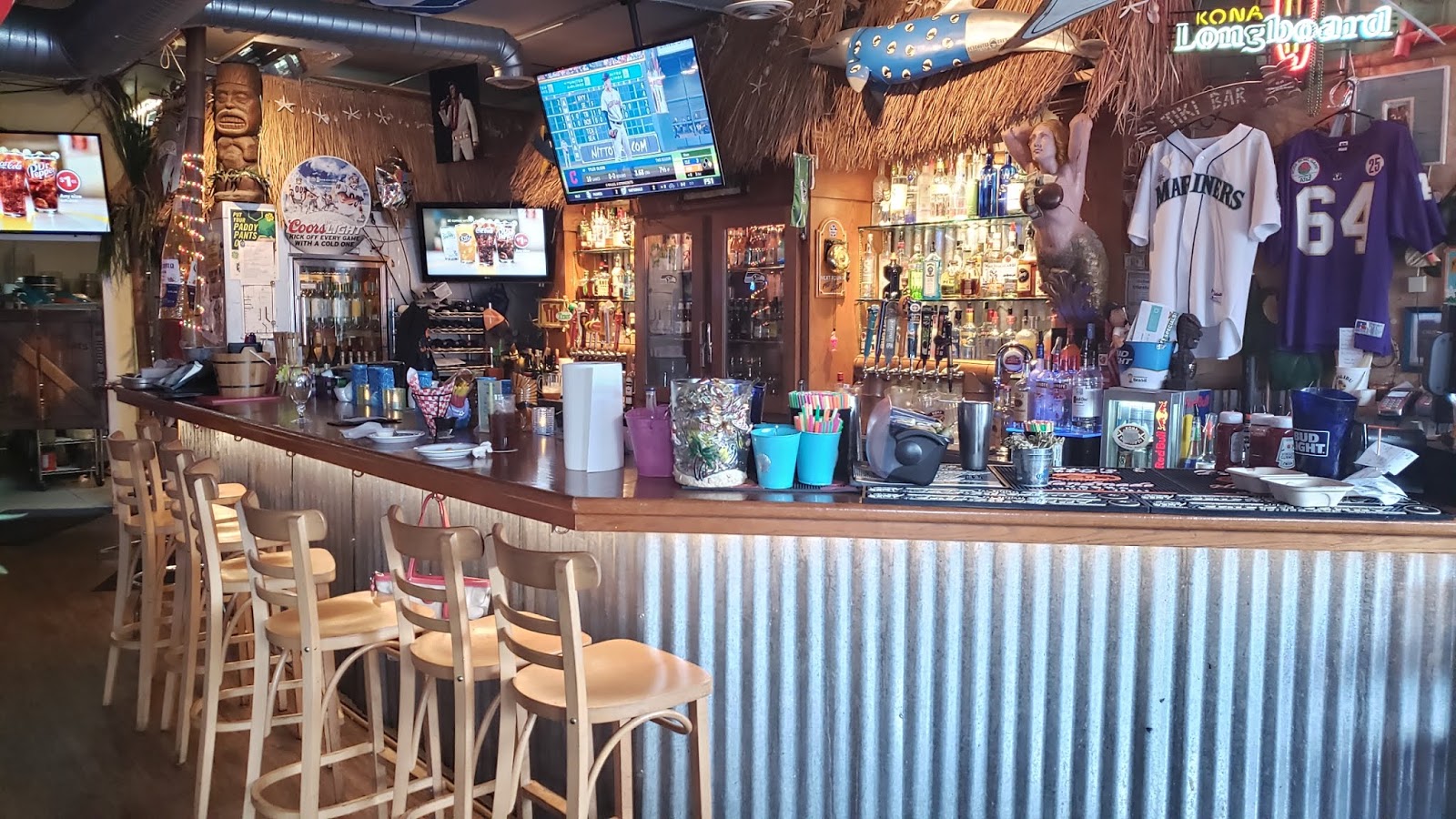Jeeps Pubs Taverns and Bars A Very Taki Tiki Bar and Grill (Edmonds