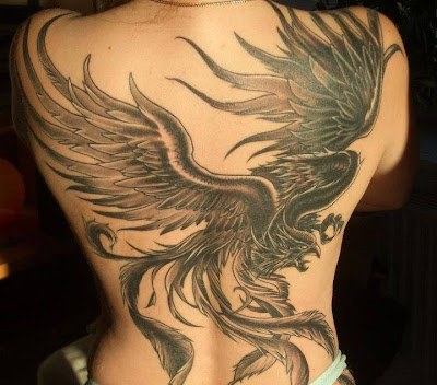 Tatuaje ave gigante en la espalda