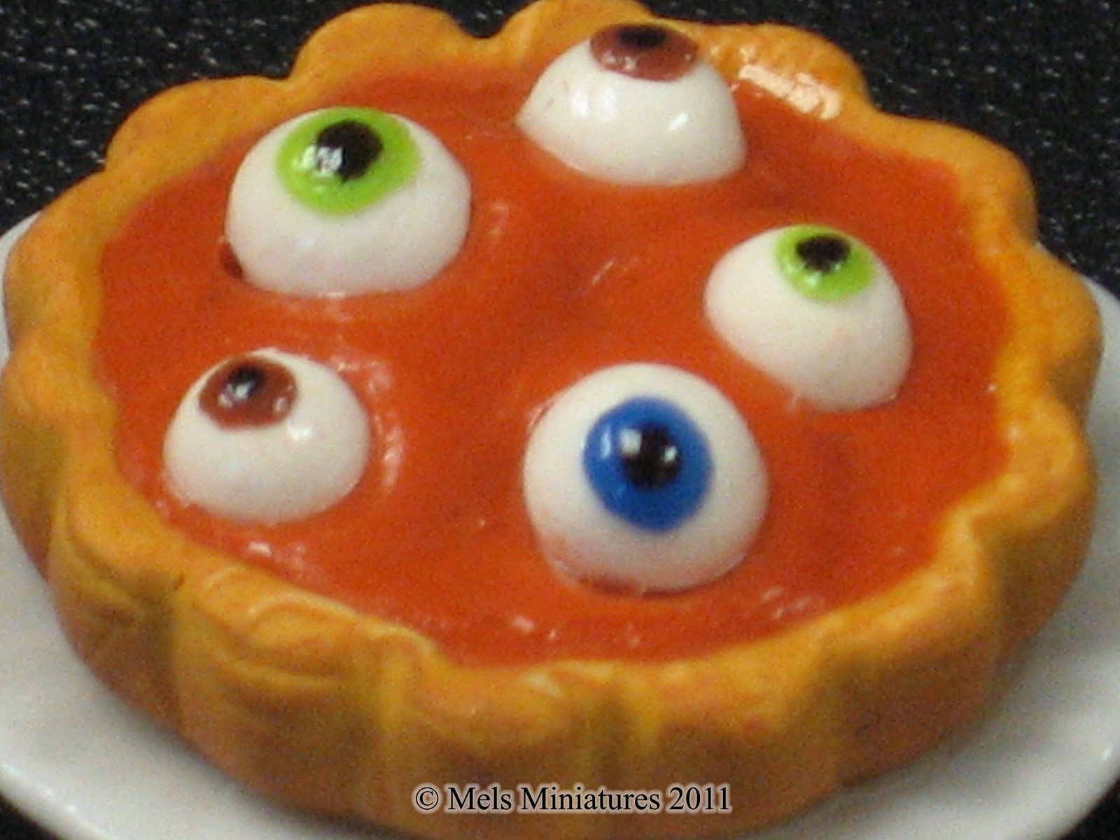 Mels Miniatures EYE POPPING PIE!!