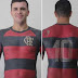 TORCEDOR DO FLAMENGO FINALIZA TATUAGEM DE CAMISA DO CLUBE EM TAMANHO REAL