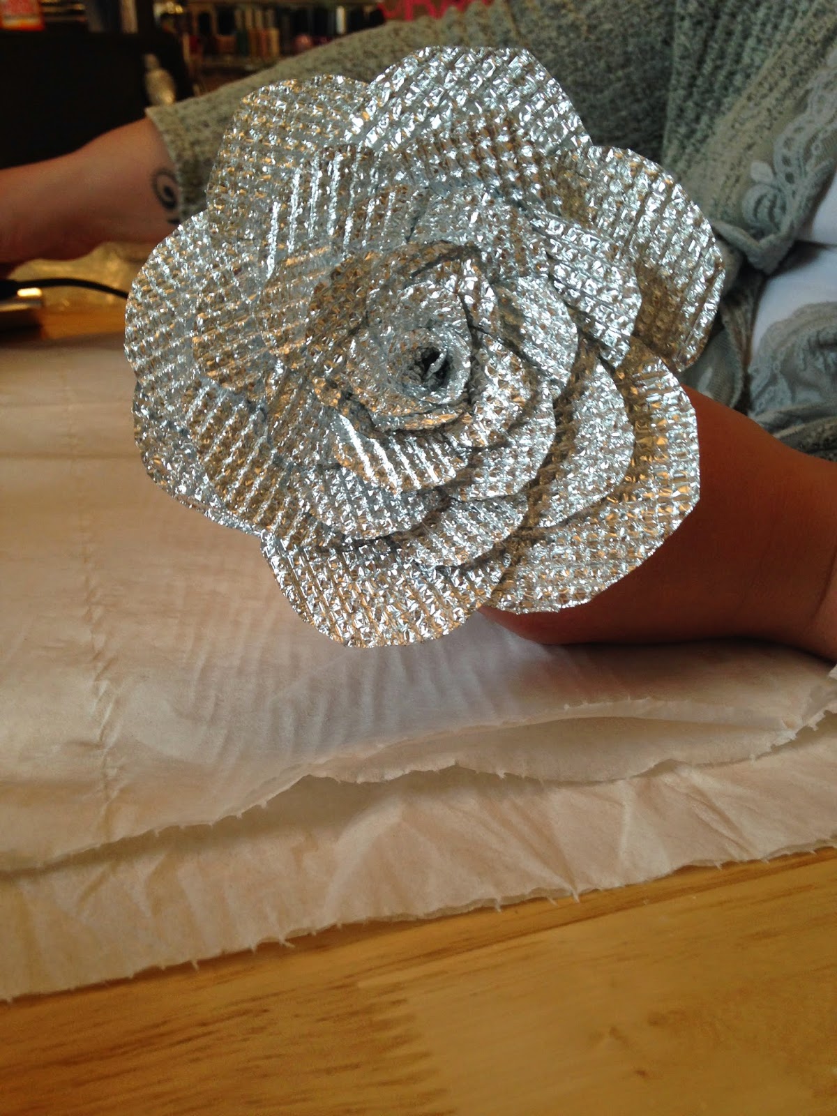 Kaylas Mad House Tin foil roses a tutorial.... finally