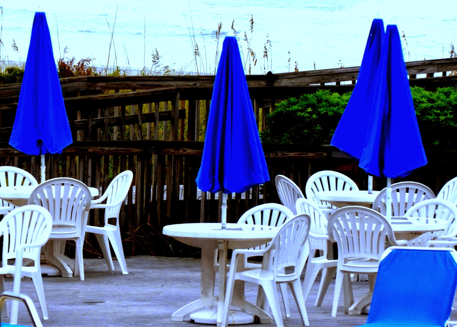 OBSERVATIONS EMPTY CHAIRS AT EMPTY TABLES