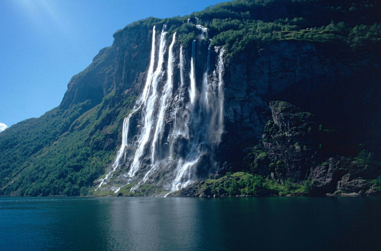Top 10 Largest Beautiful Waterfalls In The World Most Amazing Top 10 ...