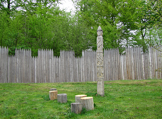 Archeopark Chotěbuz. Posąg Światowida.