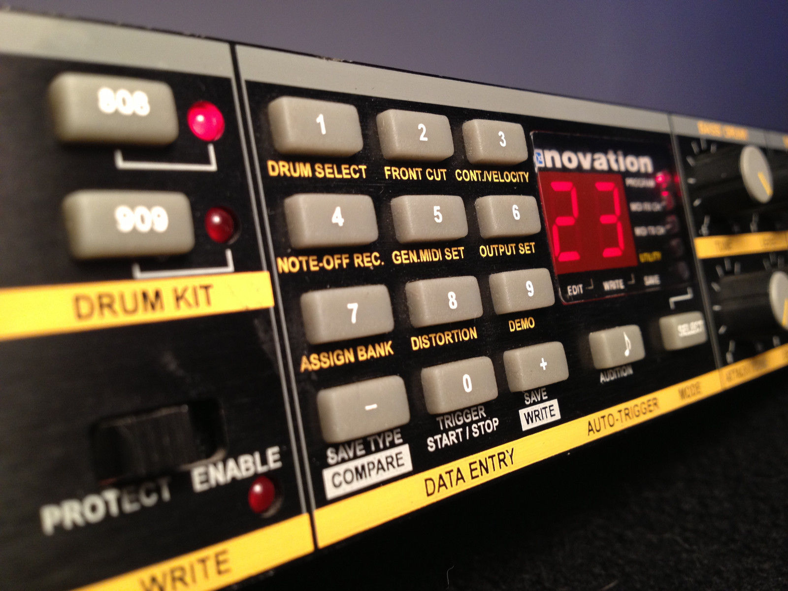MATRIXSYNTH: Novation DrumStation