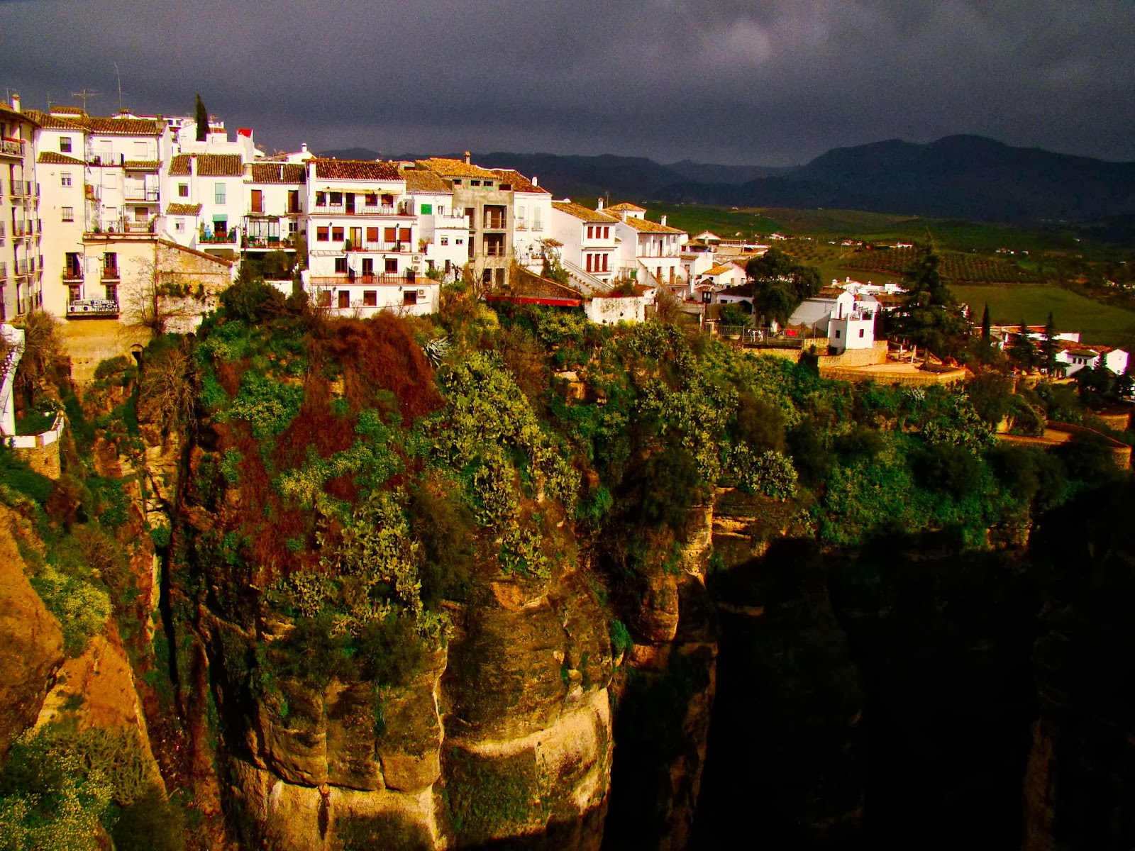 RONDA REVEALED THE ULTIMATE GUIDE TO SPAIN S MOST DRAMATIC intelligence overview