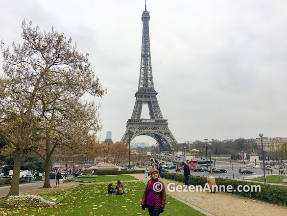 Paris gezilecek yerlerin ilki Eyfel Kulesi